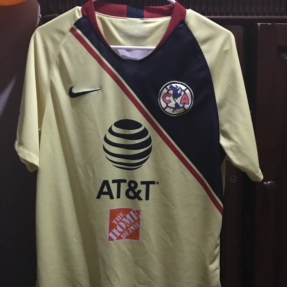 Club America jersey worn once didn’t fit medium